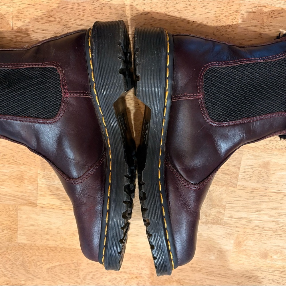 Dr. Martins 2976 Leonore Faux
Fur Lined Chelsea - size 8